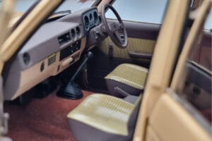 Toyota Land Cruiser 60 Beige Med Ekstraudstyr Kyosho 1:18 08956XBE Metal — billede 11 af 12