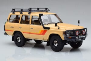 Toyota Land Cruiser 60 Beige Med Ekstraudstyr Kyosho 1:18 08956XBE Metal — billede 5 af 12