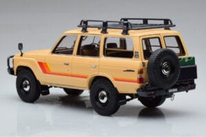 Toyota Land Cruiser 60 Beige Med Ekstraudstyr Kyosho 1:18 08956XBE Metal — billede 6 af 12