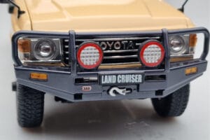 Toyota Land Cruiser 60 Beige Med Ekstraudstyr Kyosho 1:18 08956XBE Metal — billede 9 af 12