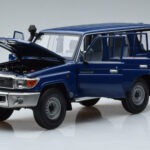 Toyota Land Cruiser J76 Blå Almost Real 1:18 - image 2 of 7