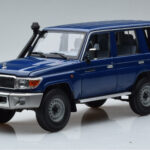 Toyota Land Cruiser J76 Blå Almost Real 1:18