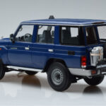 Toyota Land Cruiser J76 Blå Almost Real 1:18 - image 6 of 7