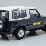 Toyota Land Cruiser LJ73 Grå Otto 1:18 - image 2 of 6