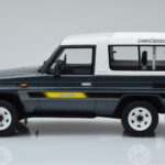 Toyota Land Cruiser LJ73 Grå Otto 1:18 - image 3 of 6