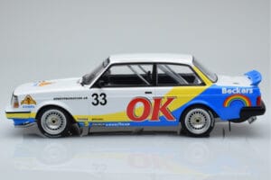 Volvo 240 Turbo Beckers #33 Andersson / Petersson / Linder ETCC Zolder 1985 IXO 1:18 18RMC105B Metal — billede 3 af 6
