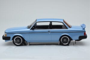 Volvo 240 Turbo Lyseblå IXO 1:18 18MCC090 Metal — billede 3 af 6