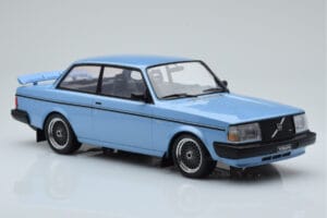 Volvo 240 Turbo Lyseblå IXO 1:18 18MCC090 Metal — billede 4 af 6