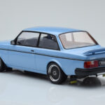 Volvo 240 Turbo Lyseblå IXO 1:18 - image 5 of 6