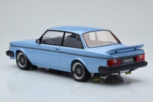 Volvo 240 Turbo Lyseblå IXO 1:18 18MCC090 Metal — billede 5 af 6