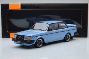 Volvo 240 Turbo Lyseblå IXO 1:18 18MCC090 Metal — billede 6 af 6