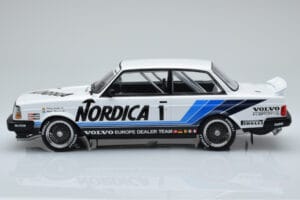 Volvo 240 Turbo Nordica #1 J. Cecotto / A. Olafsson ETCC Brno 1986 IXO 1:18 18RMC087 Metal — billede 3 af 6