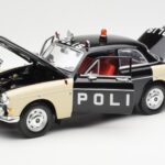 Volvo P121 Politi Revell 1:18 8904 - image 2 of 8