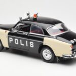 Volvo P121 Politi Revell 1:18 8904 - image 7 of 8
