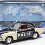 Volvo P121 Politi Revell 1:18 8904 - image 8 of 8