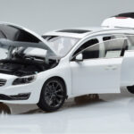 Volvo V60 D3 Crystal Hvid FAW 1:18 - image 2 of 7