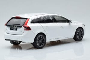 Volvo V60 D3 Crystal Hvid FAW 1:18 9430840 Metal — billede 3 af 7