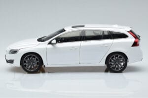 Volvo V60 D3 Crystal Hvid FAW 1:18 9430840 Metal — billede 4 af 7