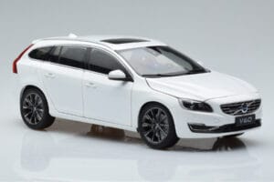 Volvo V60 D3 Crystal Hvid FAW 1:18 9430840 Metal — billede 5 af 7
