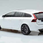 Volvo V60 D3 Crystal Hvid FAW 1:18 - image 6 of 7