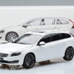 Volvo V60 D3 Crystal Hvid FAW 1:18 - image 7 of 7