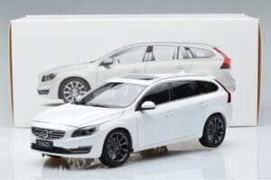 Volvo V60 D3 Crystal Hvid FAW 1:18 9430840 Metal — billede 7 af 7