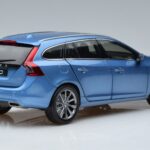 Volvo V60 D3 Power Blå FAW 1:18 9430839 Metal - image 3 of 7
