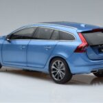 Volvo V60 D3 Power Blå FAW 1:18 9430839 Metal - image 6 of 7