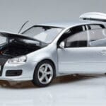 Volkswagen Golf GTI Mk5 Pirelli Edition Sølv Norev 1:18 188425 Metal - image 2 of 7