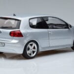 Volkswagen Golf GTI Mk5 Pirelli Edition Sølv Norev 1:18 188425 Metal - image 3 of 7