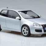 Volkswagen Golf GTI Mk5 Pirelli Edition Sølv Norev 1:18 188425 Metal - image 5 of 7