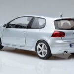 Volkswagen Golf GTI Mk5 Pirelli Edition Sølv Norev 1:18 188425 Metal - image 6 of 7