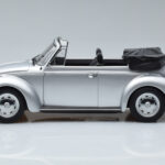 Volkswagen Beetle 1303 Cabriolet Sølv Norev 1:18 - image 3 of 6