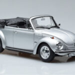 Volkswagen Beetle 1303 Cabriolet Sølv Norev 1:18 - image 4 of 6
