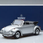 Volkswagen Beetle 1303 Cabriolet Sølv Norev 1:18 - image 6 of 6