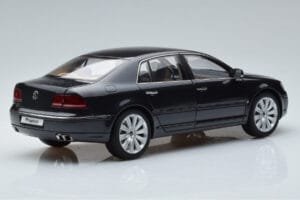 Volkswagen Phaeton V6 Mazeppa Grå Kyosho 1:18 08831MBK Metal — billede 3 af 9