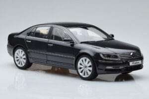Volkswagen Phaeton V6 Mazeppa Grå Kyosho 1:18 08831MBK Metal — billede 6 af 9