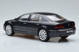 Volkswagen Phaeton V6 Mazeppa Grå Kyosho 1:18 08831MBK Metal — billede 7 af 9