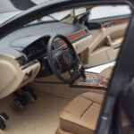 Volkswagen Phaeton V6 Mazeppa Grå Kyosho 1:18 - image 8 of 9