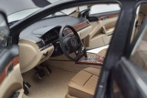 Volkswagen Phaeton V6 Mazeppa Grå Kyosho 1:18 08831MBK Metal — billede 8 af 9