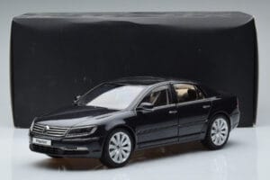 Volkswagen Phaeton V6 Mazeppa Grå Kyosho 1:18 08831MBK Metal — billede 9 af 9