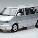 Volkswagen T4b Transporter Caravelle Minibus Schuco 1:18 450041500 Metal