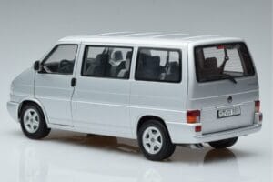 Volkswagen T4b Transporter Caravelle Minibus Schuco 1:18 450041500 Metal — billede 7 af 8