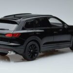 Volkswagen Touareg CR Sort FAW 1:18 LTC761021BLA Metal - image 3 of 7