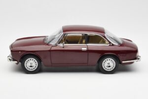 Alfa Romeo 2000 GTV Kastanjerød Norev 1:18 187916 Metal — billede 4 af 8