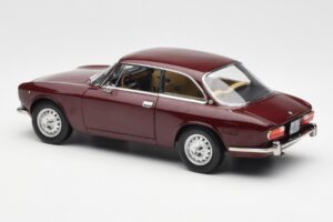 Alfa Romeo 2000 GTV Kastanjerød Norev 1:18 187916 Metal — billede 7 af 8