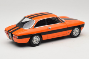 Alfa Romeo 2000 GTV Orange Norev 1:18 187918 Metal — billede 3 af 8