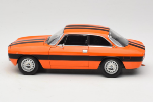 Alfa Romeo 2000 GTV Orange Norev 1:18 187918 Metal — billede 4 af 8