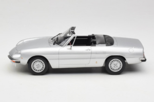 Alfa Romeo 2000 Spider Sølv Norev 1:18 187884 Metal — billede 3 af 6