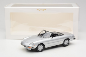 Alfa Romeo 2000 Spider Sølv Norev 1:18 187884 Metal — billede 6 af 6